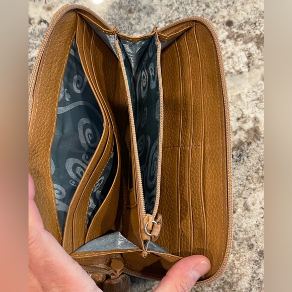 Brighton Handbag with matching wallet - Picture 7 of 8